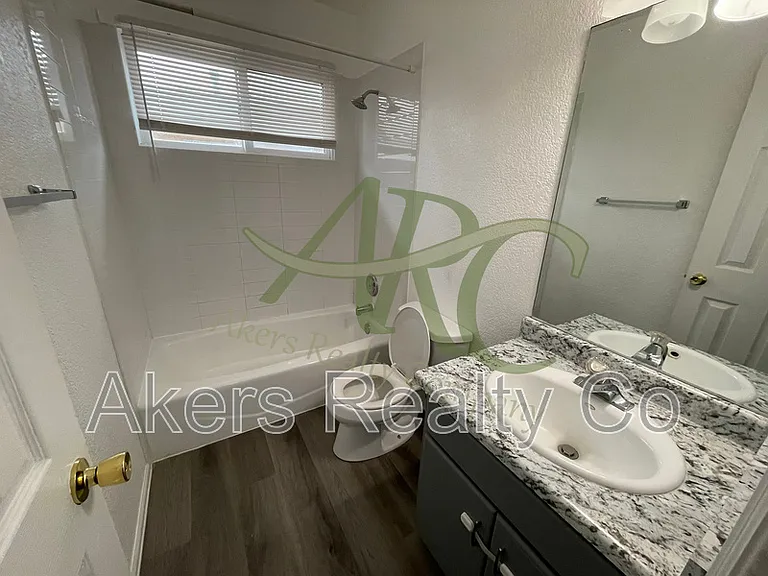 2722 Poplar St #B — Photo 7