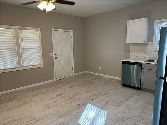 3rd image of 3711 Thompson Ave