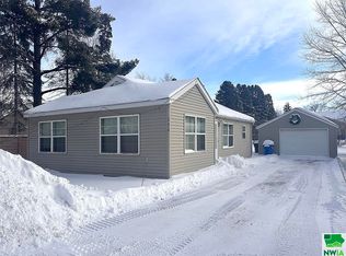 136 4th Ave SE, Sioux Center, IA 51250