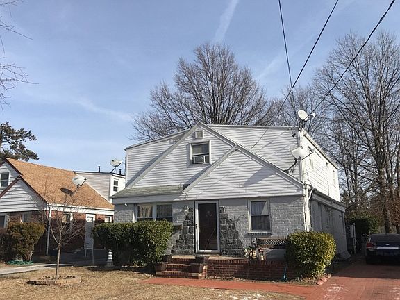 3rd image of 105 Roosevelt Ct