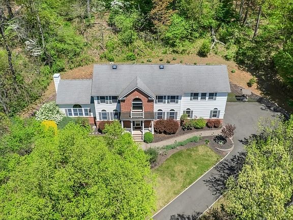 2nd image of 63 Twin Oaks Rd
