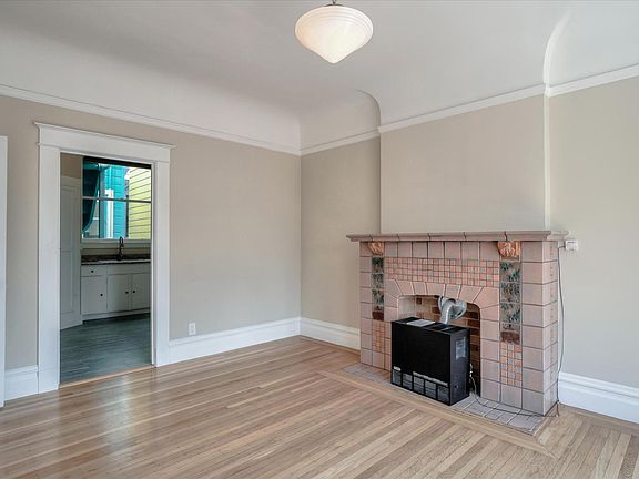 2nd image of 53 Landers St
