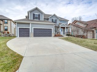 15606 Linden Ln, Overland Park, KS 66224