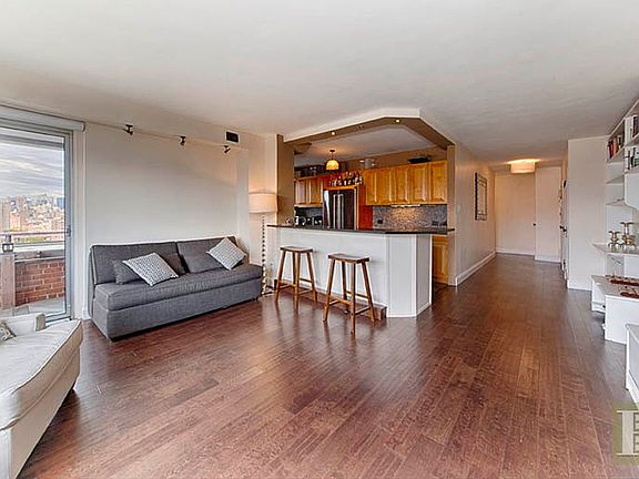 2nd image of 575 Grand St Unit D1507