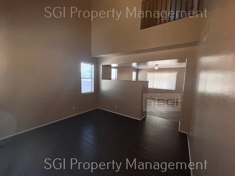 15101 N 173rd Dr — Photo 4