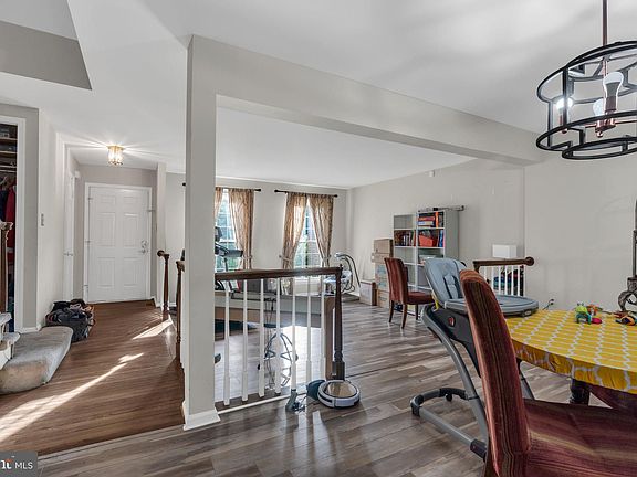 3rd image of 9828 Burke Pond Ln