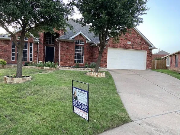 10161 Red Bluff Ln, Fort Worth, TX 76177