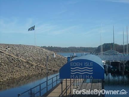 Walk to your boat @ Eden Isle Marina!
						:
						The marina is only 200 yds from your back porch! http://www.edenislemarina.com