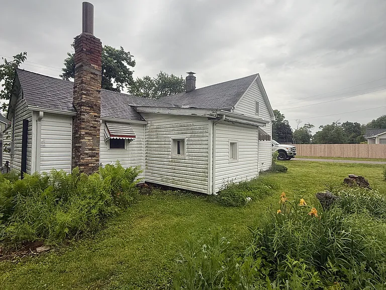 533 Higgins St — Photo 16