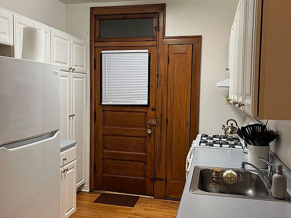 2nd image of 3624-26 N Greenview Ave #3624-1W