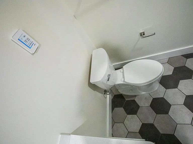 411 W Portage Ave #6 — Photo 14