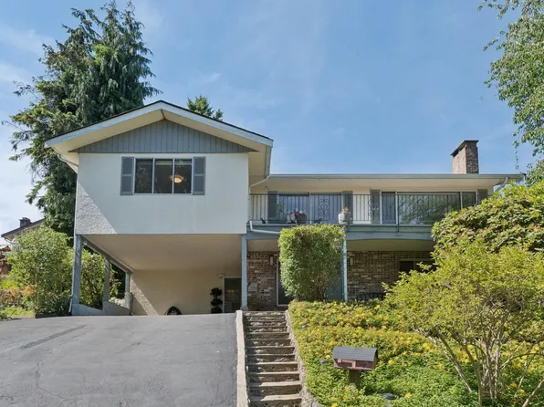 1034 Heywood St, North Vancouver, BC V7L 1H3