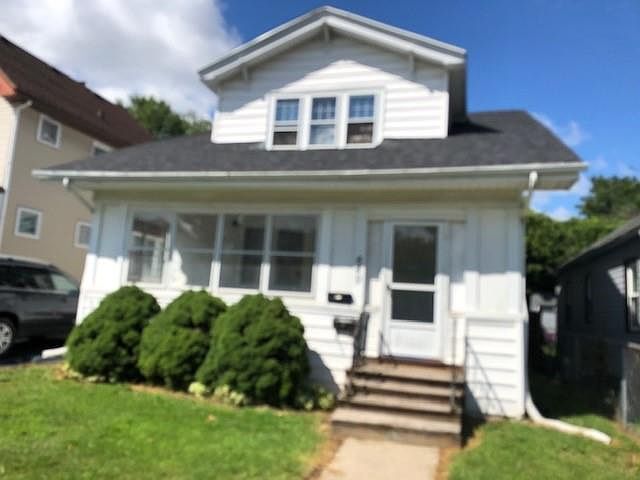 2nd image of 849 Glide St