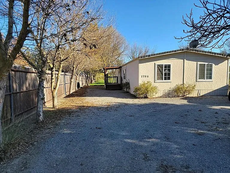 3 bed, 1440 sqft, $1,650 — Photo 1
