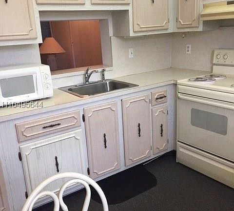 4th image of 206 SE 10th St APT 403