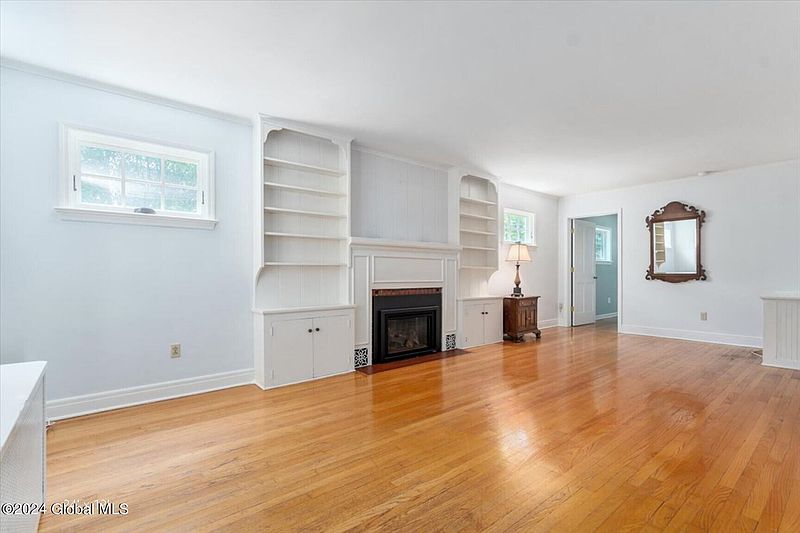 5th image of 1569 Dean Street