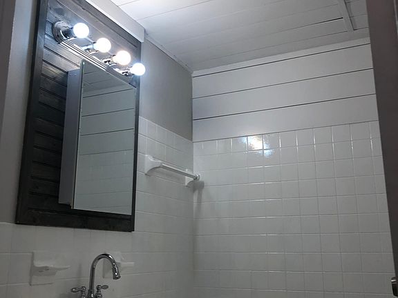 5th image of 639 23rd Ave NE APT 2
