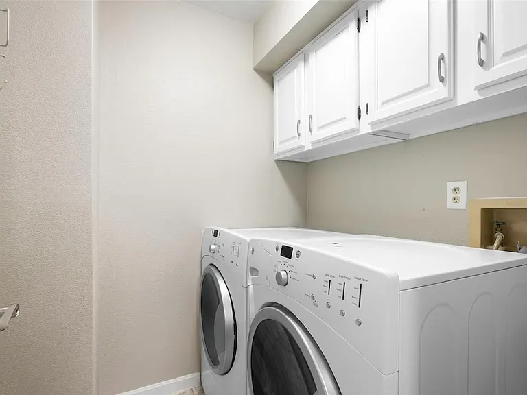 3205 S Tulare Ct — Photo 21