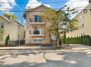 35 New St, Montclair, NJ 07042