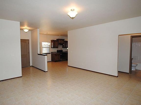 3rd image of 901 Howard Dr