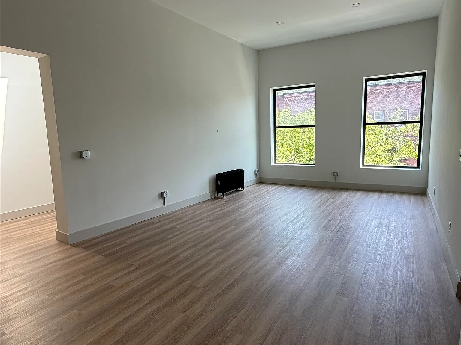 2 bed, 1.0 bath, 600 sqft, $2,400 — Photo 2