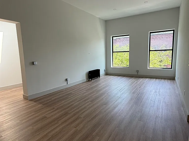 114 Main St #31 — Photo 2