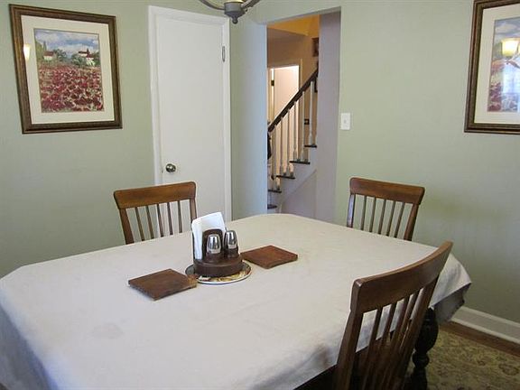 4th image of 1110 N Dryden Ave