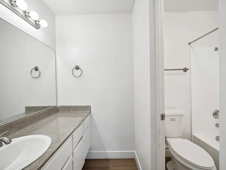 Acacia Park Apartments — Photo 22