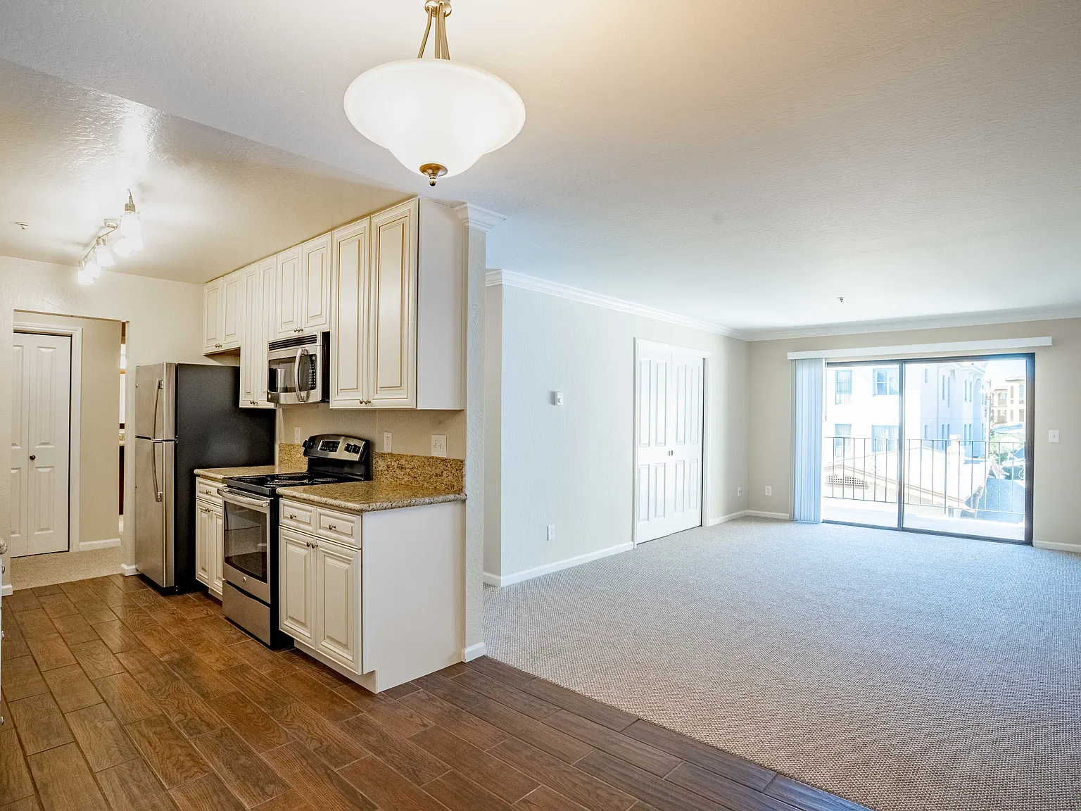 736 Walnut — Photo 3