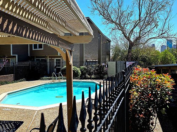 5th image of 1860 White Oak Dr APT 207
