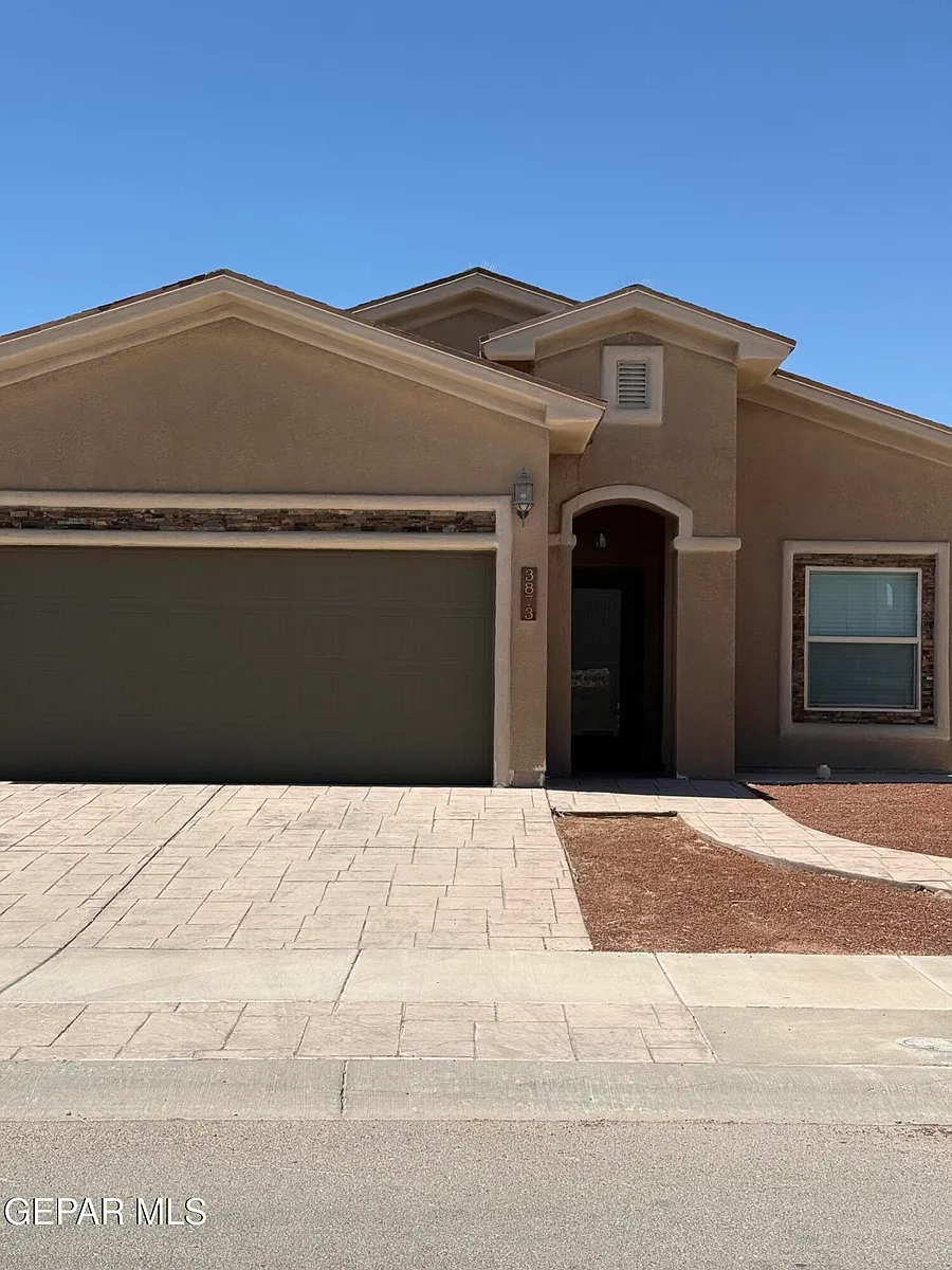 Building Photo - 3873 Loma Dante Dr