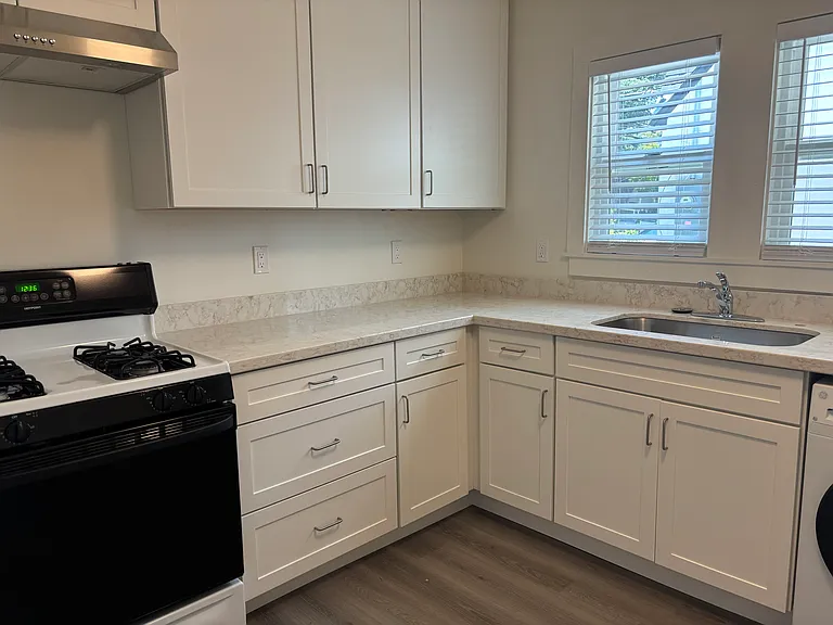 430 Gilger Ave — Photo 5
