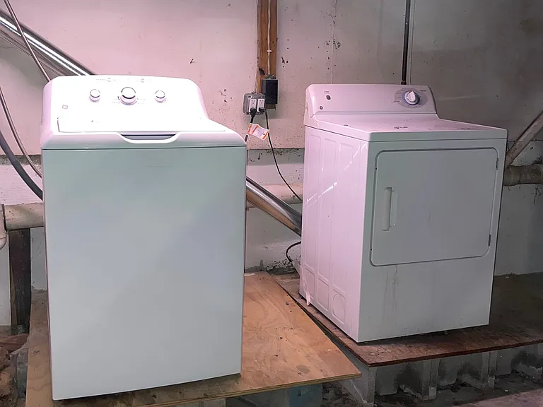 Washer/Dryer in basement