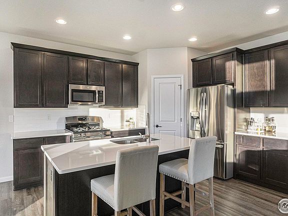 4th image of 218 Saskatoon Dr