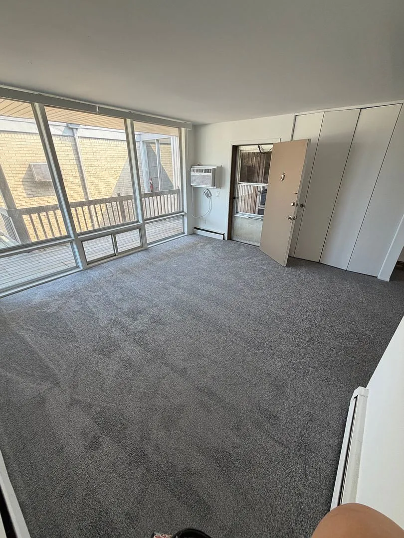 Renovated One Bedroom Apt On Nautical Mile — Photo 1