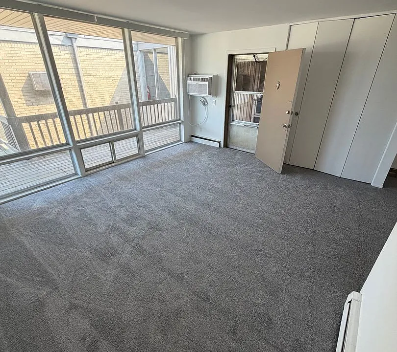 24801 Jefferson Ave #11