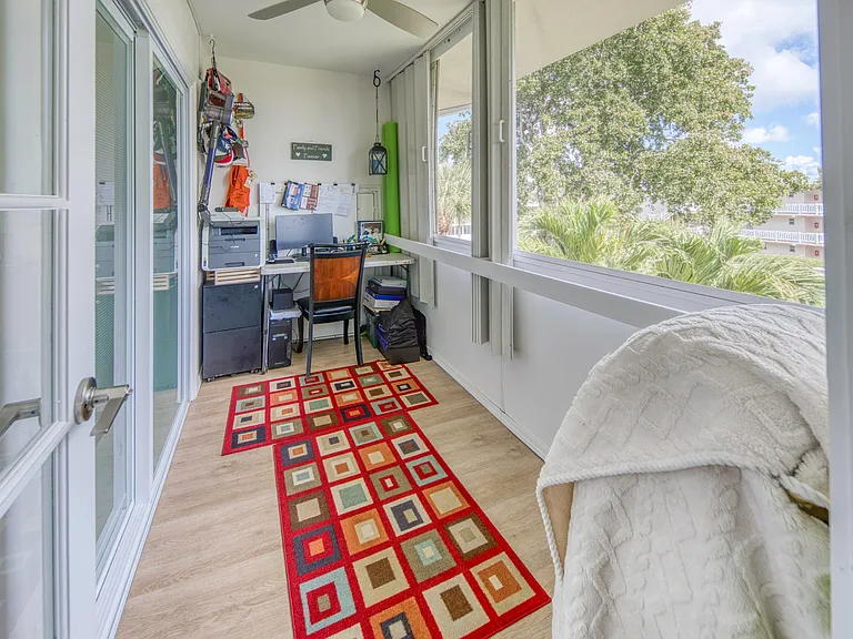 2566 Garden Dr S — Photo 10