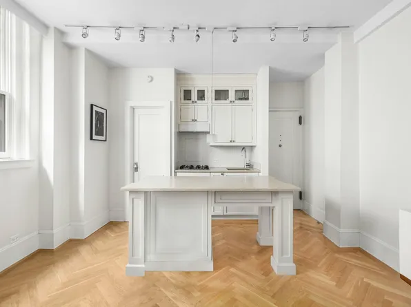 3 East 85th Street image 2 of 5