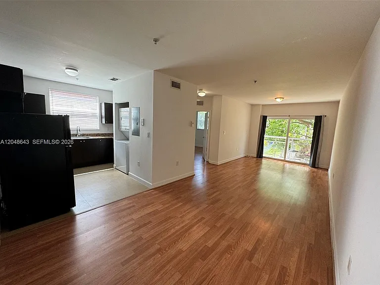 529 NE 62nd St #203 — Photo 2