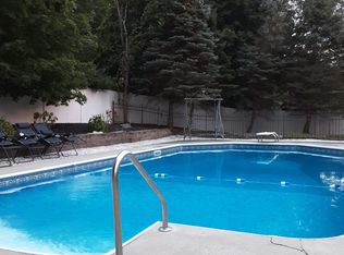 8 Cottonwood Ct, Central Valley, NY 10917