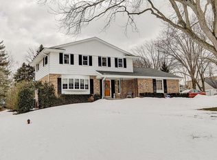 9541 W Brookside Dr, Greenfield, WI 53228