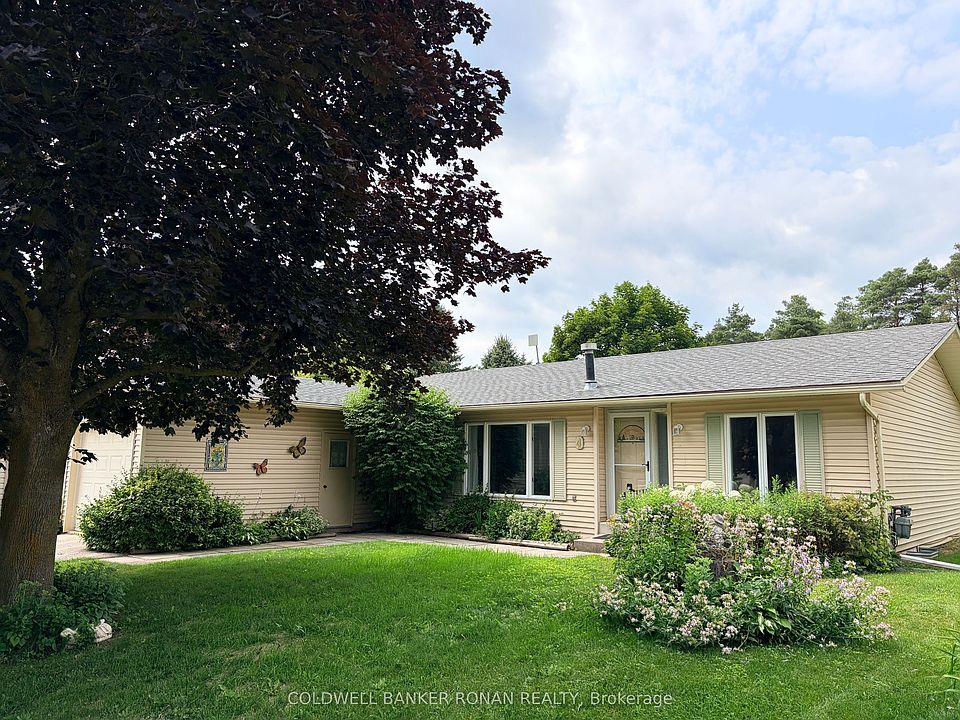1st image of 4 Tecumseth Pines Dr