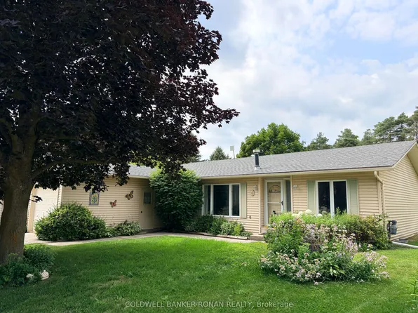 4 Tecumseth Pines Dr, New Tecumseth, ON L0G 1W0