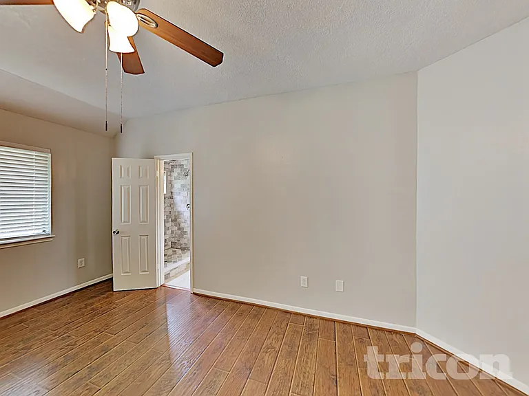 1050 Maclesby Ln — Photo 10