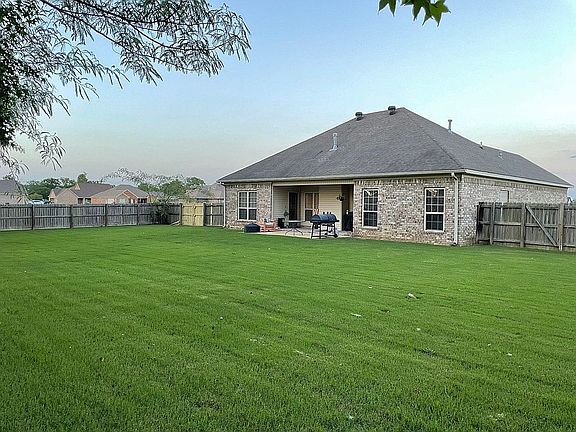 Large Fenced Back Yard