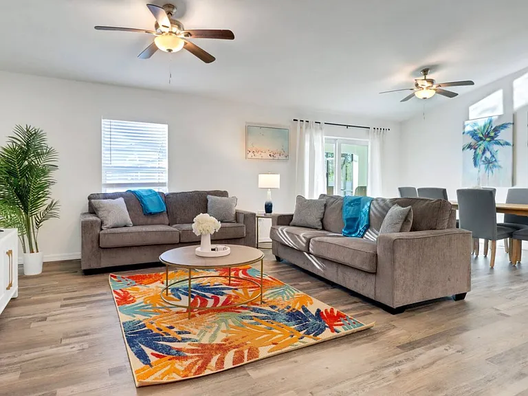 1120 NW 21st Pl — Photo 3
