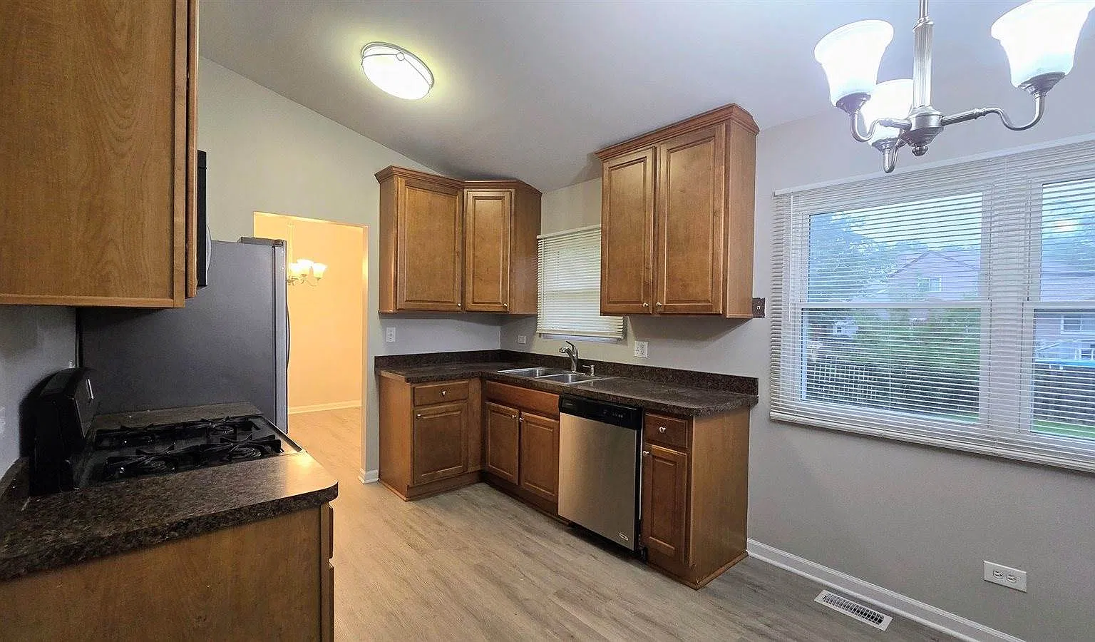 3 bed, 1.5 bath, 1400 sqft, $2,995 — Photo 4