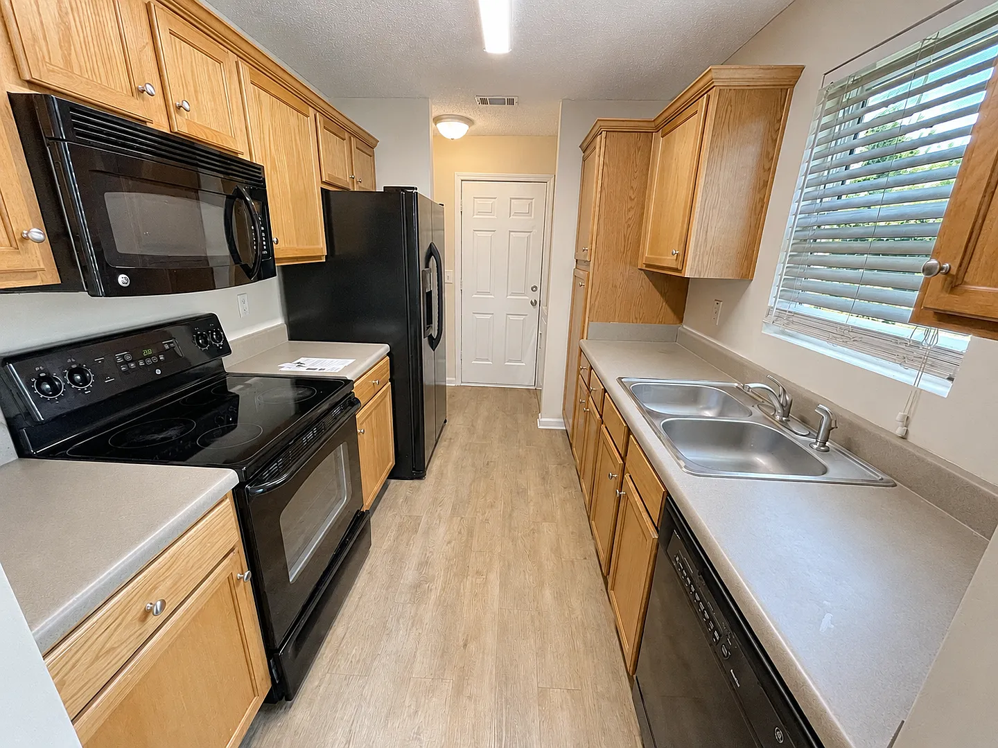 Bridgewater Home! Pre-Leasing For August 1 2027! — Photo 2