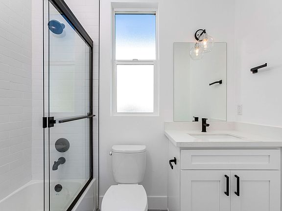3rd image of 1255 N Gower St #3/4
