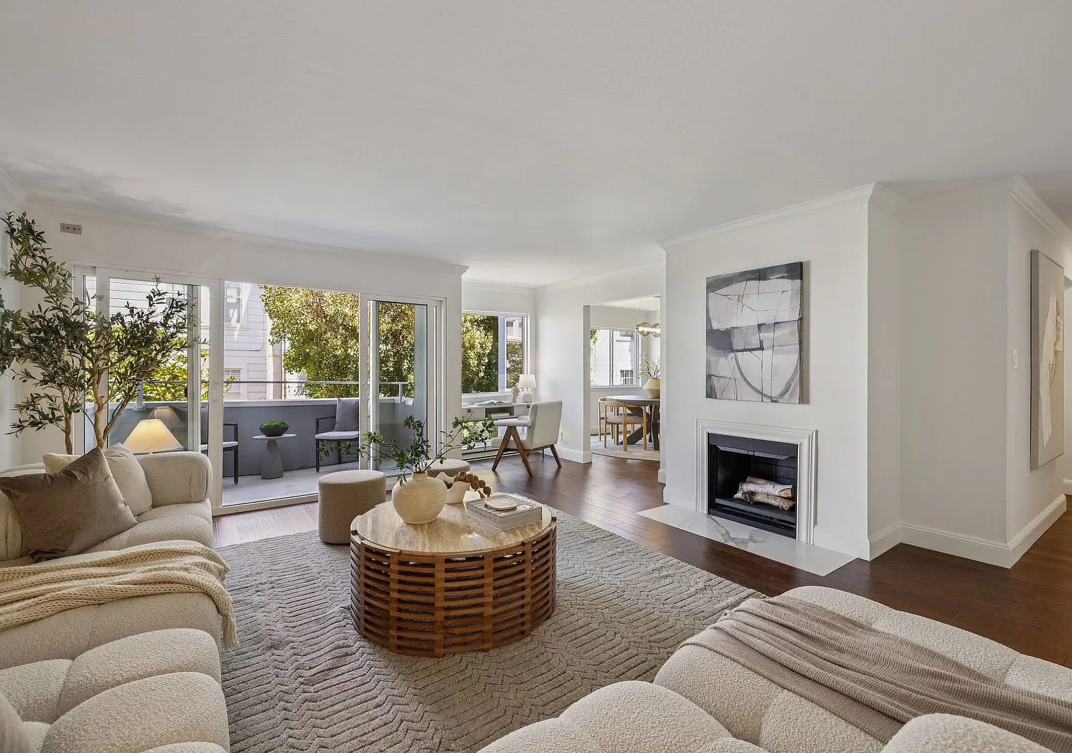 Luxury 3BR Condo | Parking | Marina! — Photo 3